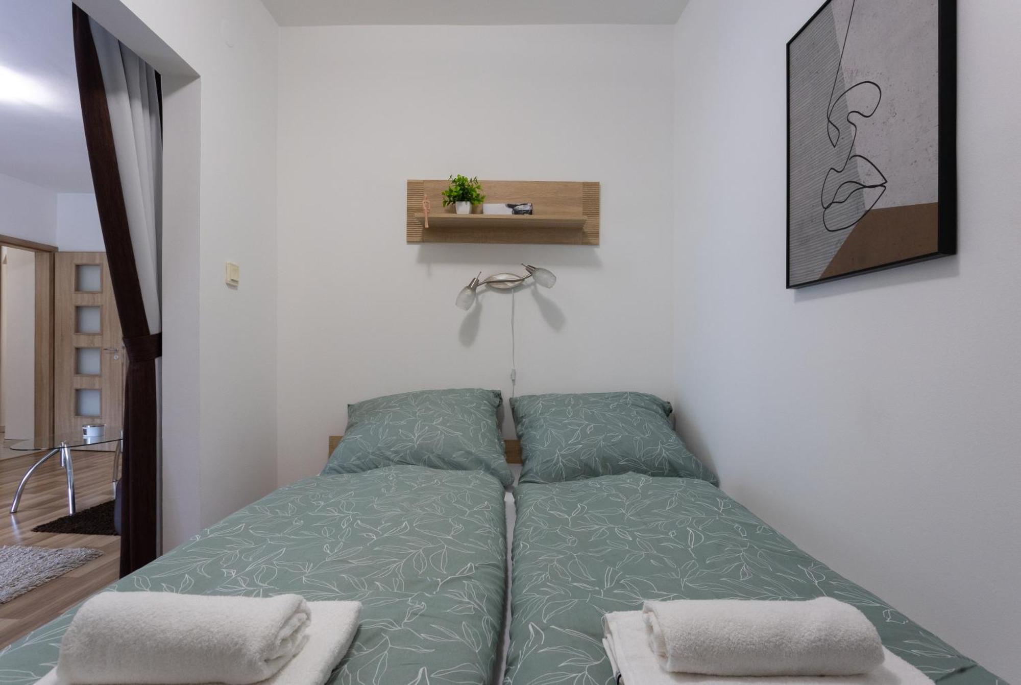 Apartment Six Corners - Bright Corner